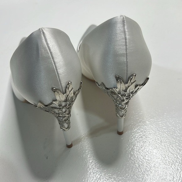 New Elegant White Satin Heels - Picture 3 of 10